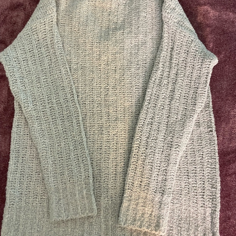 New Grey V neck long sleeve knit top!
